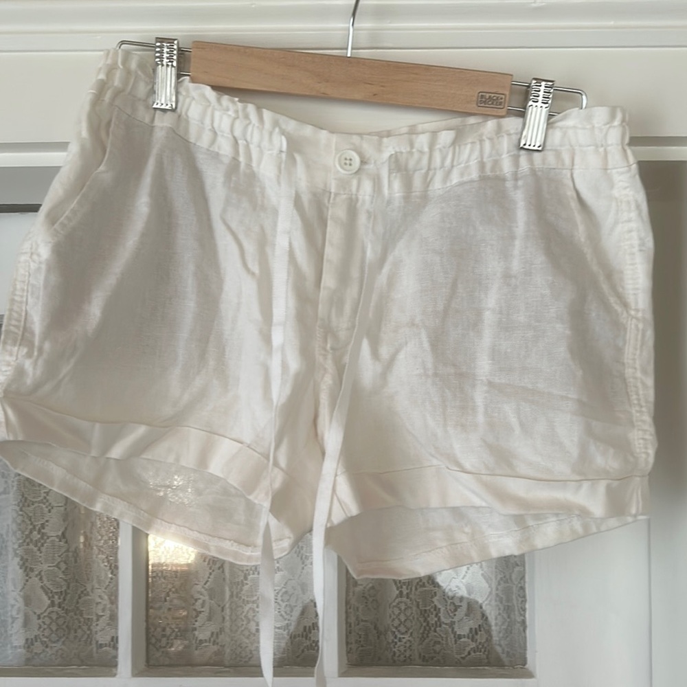 Old Navy white linen shorts.  Size 6